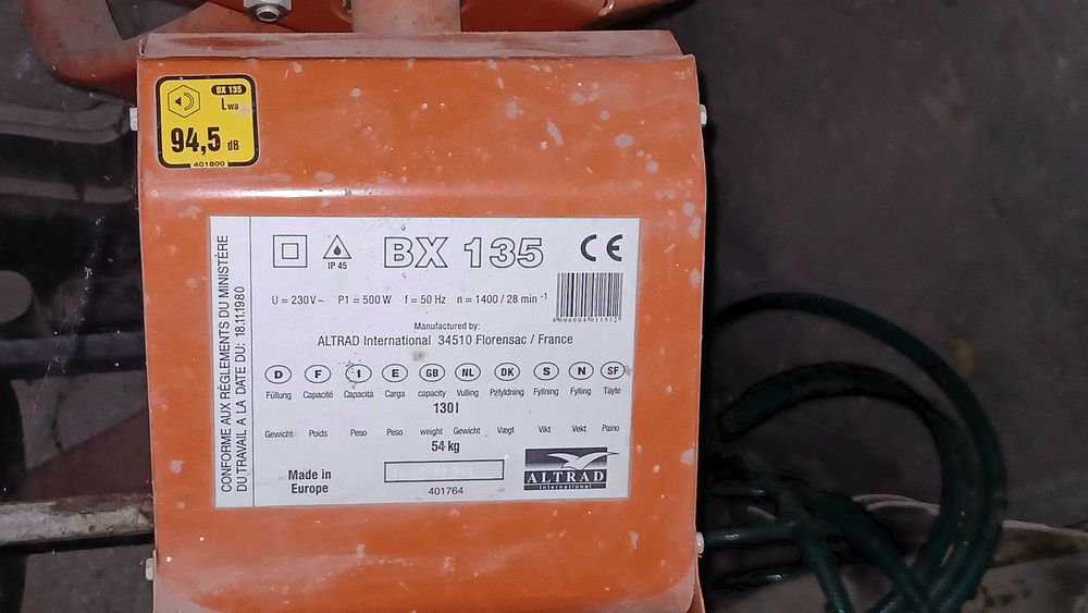 Betoniera Altrad 130L, 500w, 54kg, nefolosită, zona Huși.