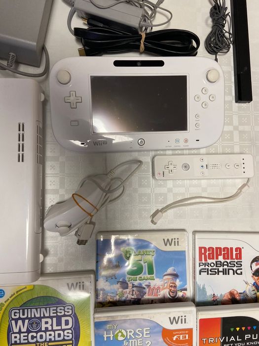 Consola Wii U completă.+ Maneta+10 Jocuri.