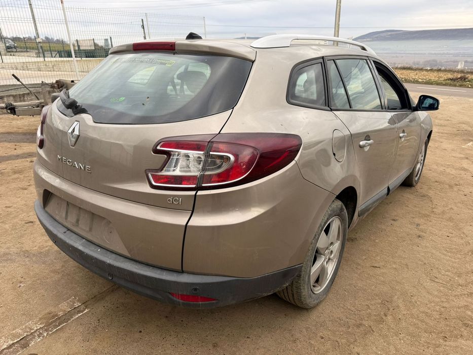 Dezmembrez / Dezmembrari / Piese / Accesorii Renault megane 3 bej 1.5 dci K9K 830 break 2009