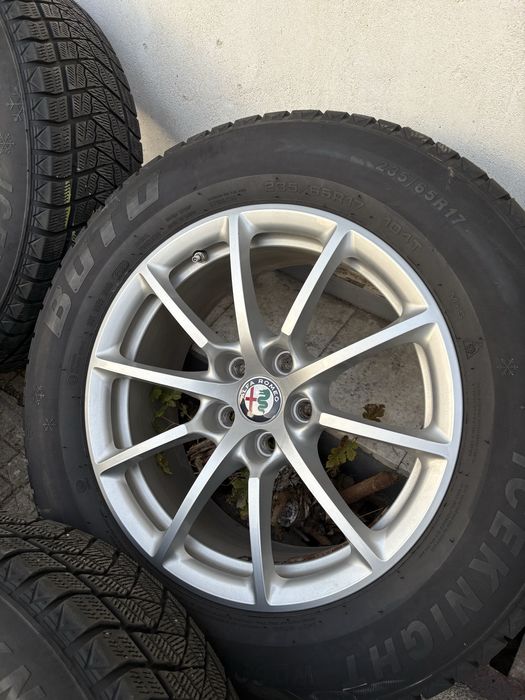 Гуми с джанти Алфа Ромео Stelvio Giulia 235 65 17