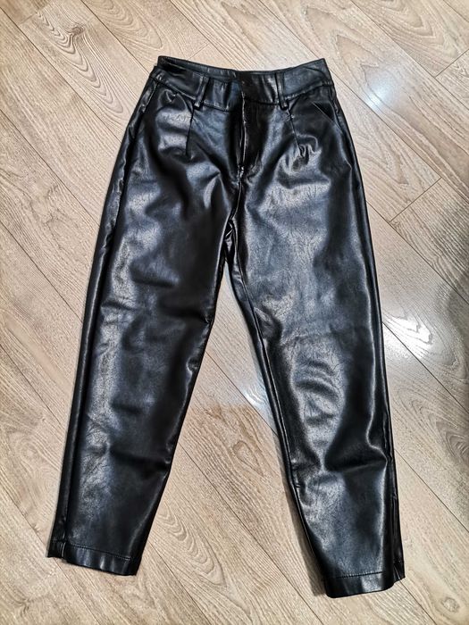 Брюки кожаные женские 44-46 размер