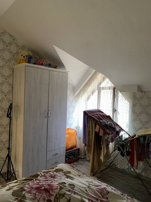 Срочно продается 3х комнатная мансарда с высокими потолками