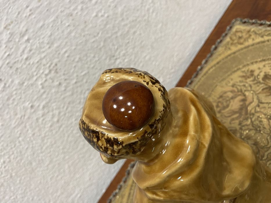 Испанска порцеланова фигура - бутилка свещенник