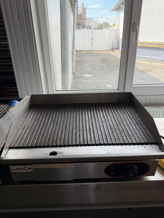 Grill electric cu placa de frigere 1/2 neteda + 1/2 striata+ Grill electric cu placa de frigere striata