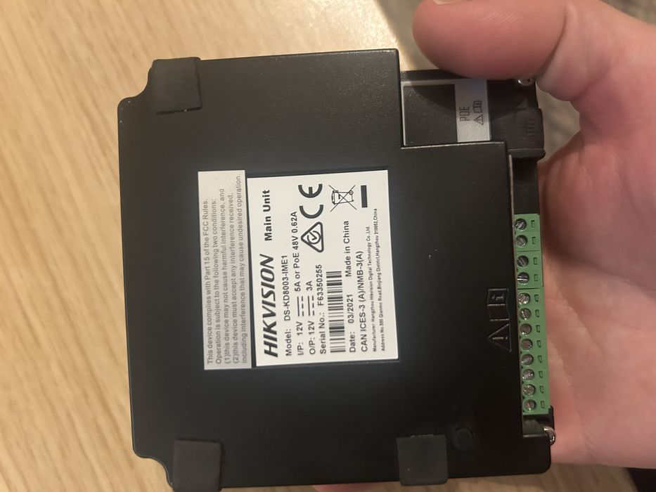 Interfon hikvision DS-KD8003-IME1 cu cItitor de carduri ds-kd-m POE