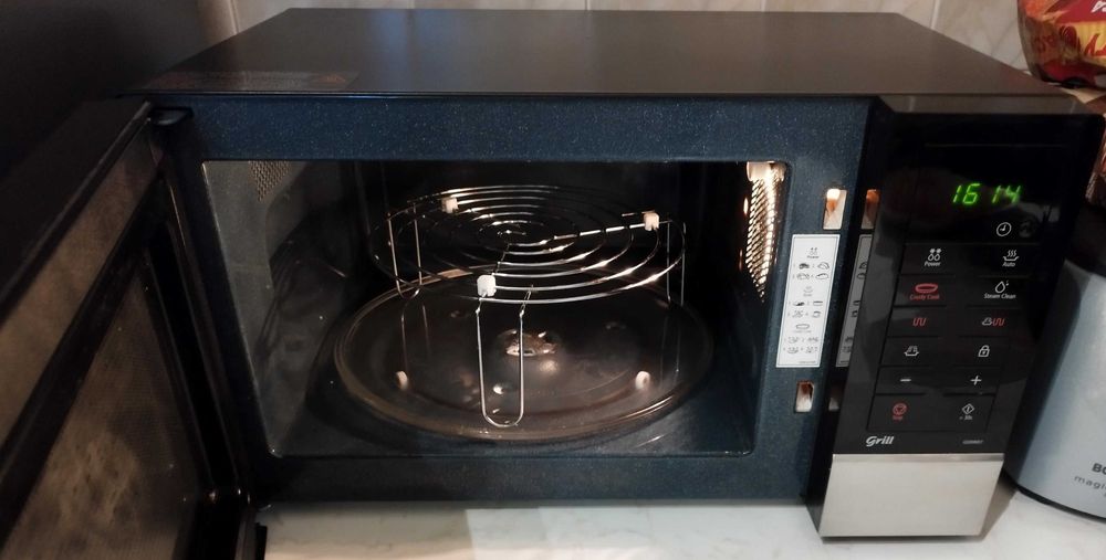 Комбинирана микровълнова фурна с грил Samsung GE89MST