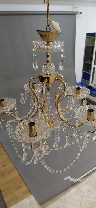 Люстра пятирожковая.