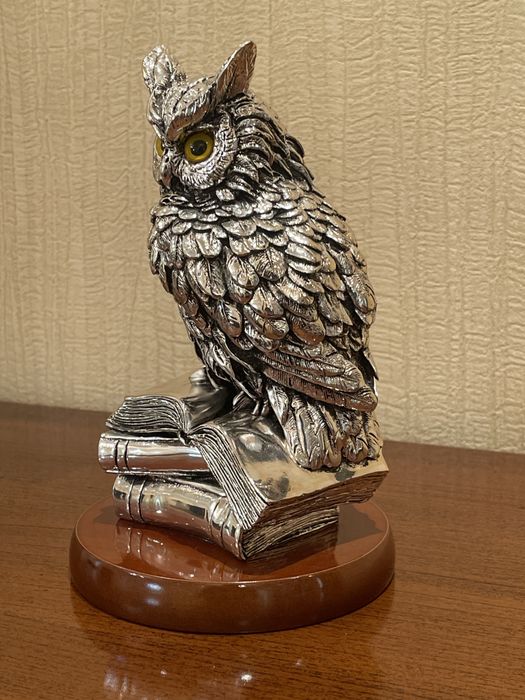 Статуэтка "Сова на книгах"