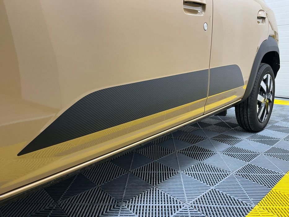 Stickere bandouri compatibile Dacia Spring 2025