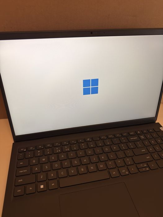 Laptop Dell Vostro 3520