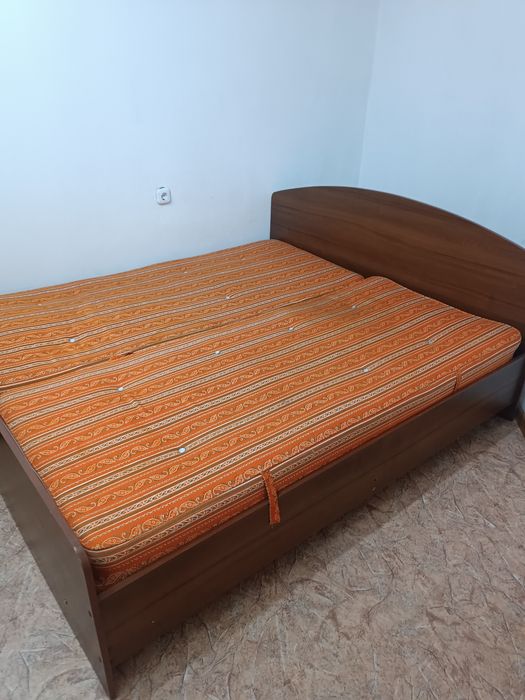 Продам двухспальную кровать Б/у