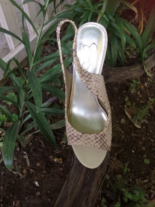 Босоножки кожаные. Натуральный питон!