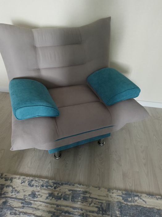 Продам диван и два кресла