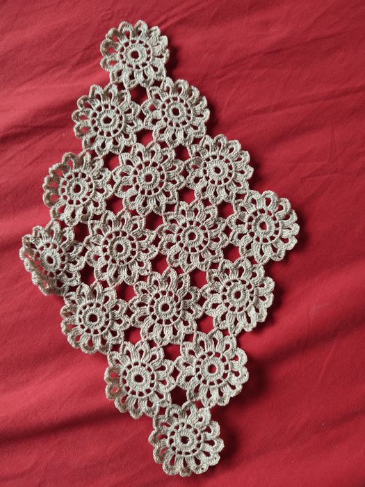 Плетени на една кука кувертюри на спалня,покривки за кръгла маса.