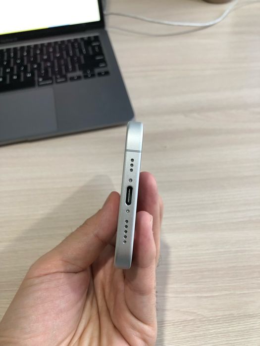 iPhone 16 белый 128 GB