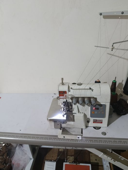 Швейная машинка аверлок