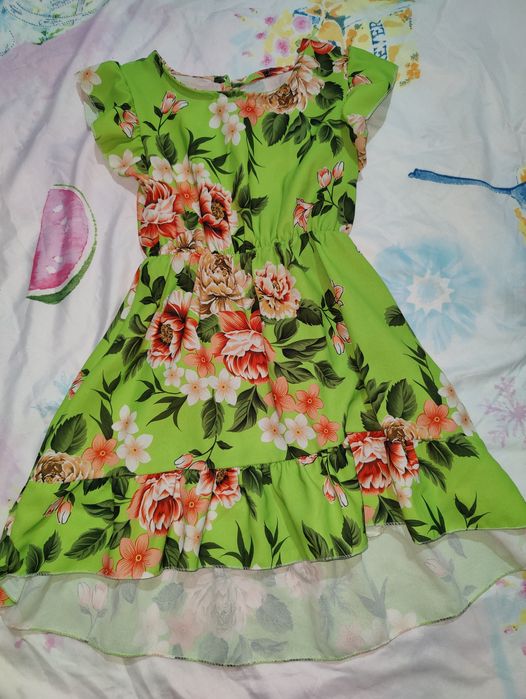 3 Rochite 3-4 ani, 104 cm. 50 lei bucata, pret fix.