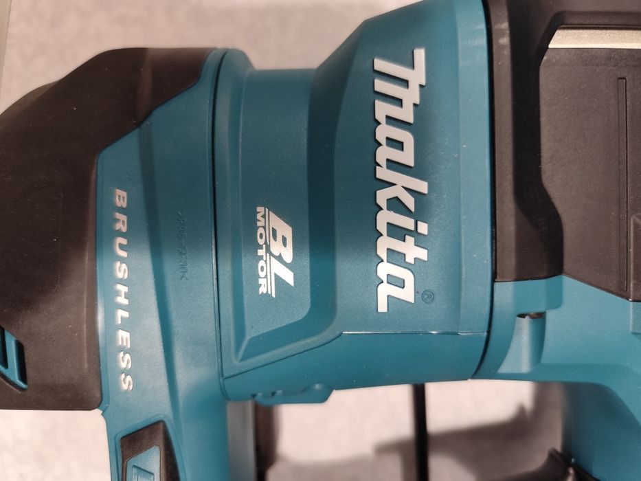 Коледна цена Акумулаторен безчетков къртач Макита Makita DHK180