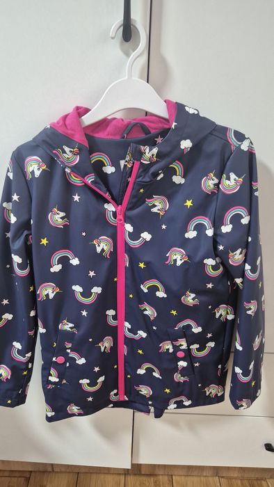 Продам ветровку на девочку