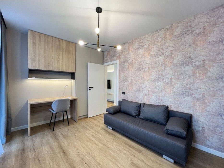 Inchiriez apartament 3 camere in zona Centrala cu parcare