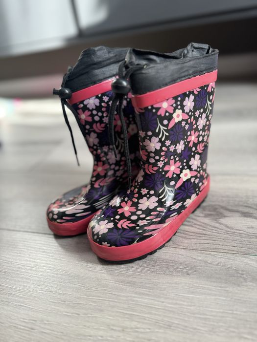 Продам резиновые сапожки доя девочки