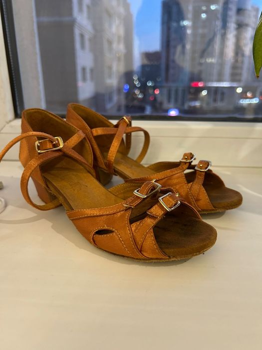 Продам все для бальных танцев