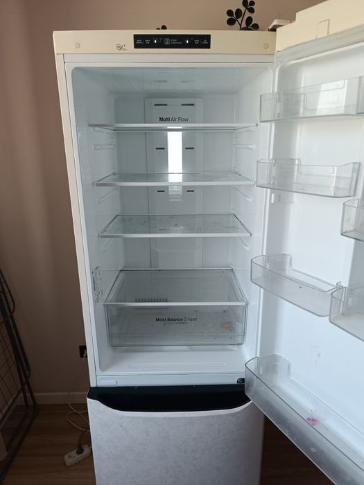 Продам холодильник LG