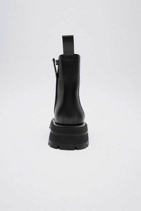 Кожаные ботильноы/сапоги от ZARA на рифленой подошве