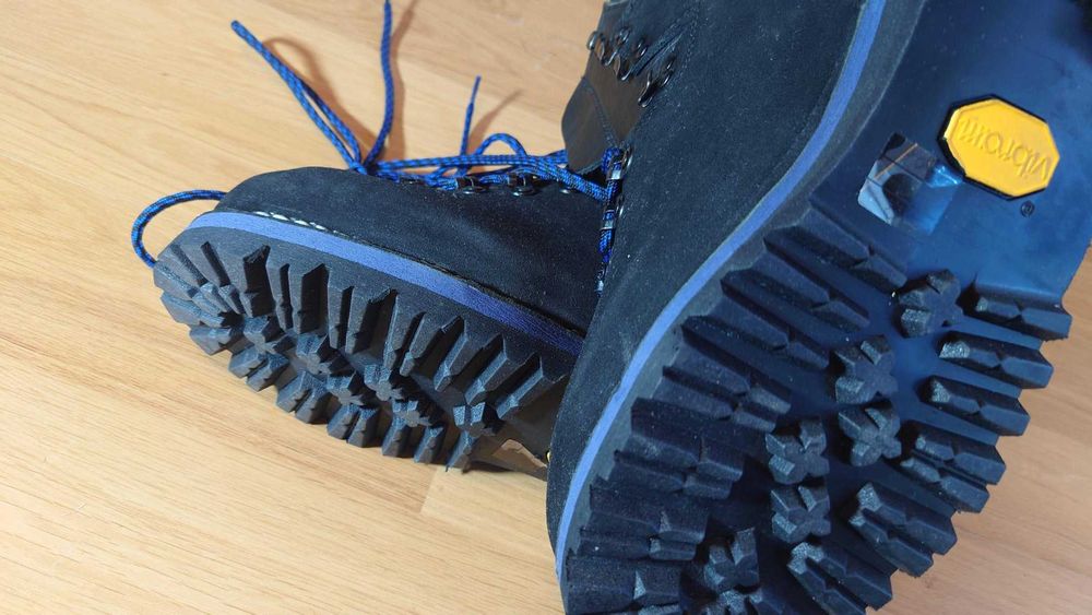 Bocanci tehnici Hanwag Cima, mărimea 42, compatibile cu colțari, cusături duble, vibram