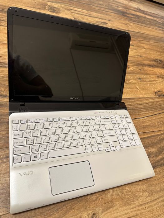 Sony VAIO 2012 1360 x 768