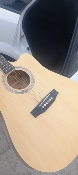 Gitaraga gap yoq xali yangi bir oy chalingan