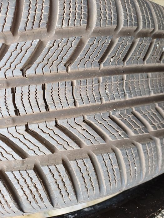 Гуми 235/45/20 Континентал