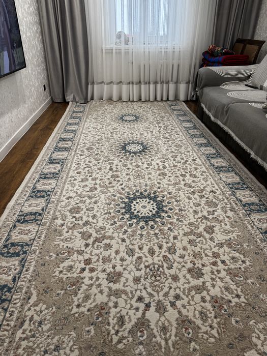 Продам ковер в хорошем состоянии