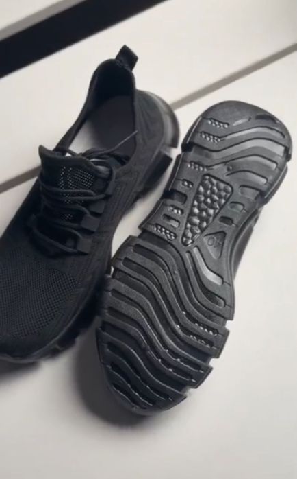 Erkaklar uchun krossovkalar, Tods

 Tods erkaklar krassovkasi – bu zam