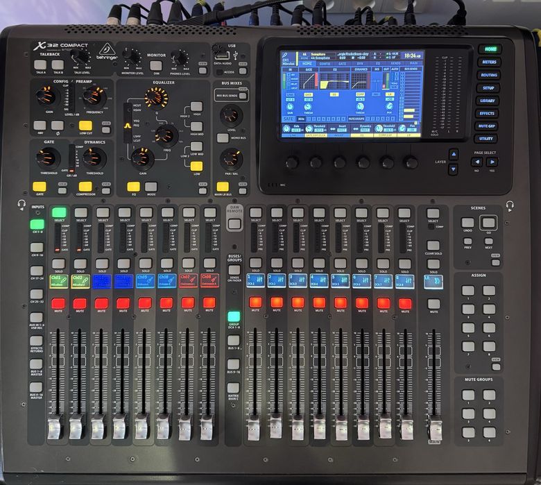 Behringer X32+case+lampă+router+cymatic audio 32