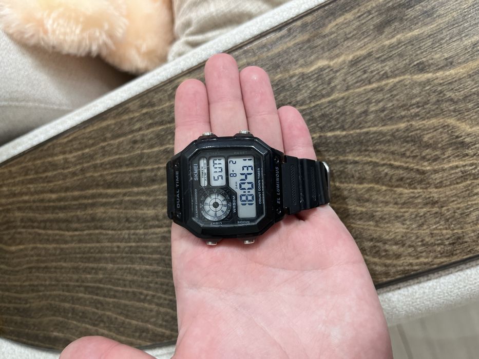 Продаю часы  SKMEI