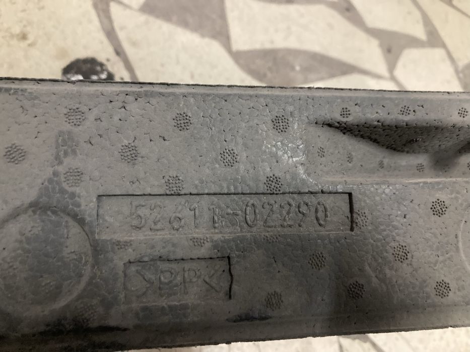 Абсорбер уплотнитель переднего бампера Тойота Королла Е180