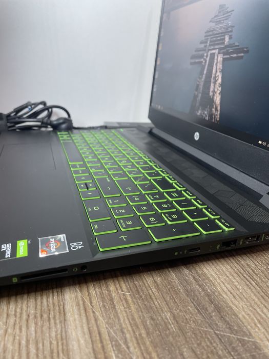 Ноутбук HP Pavillion 15-ec0031ur