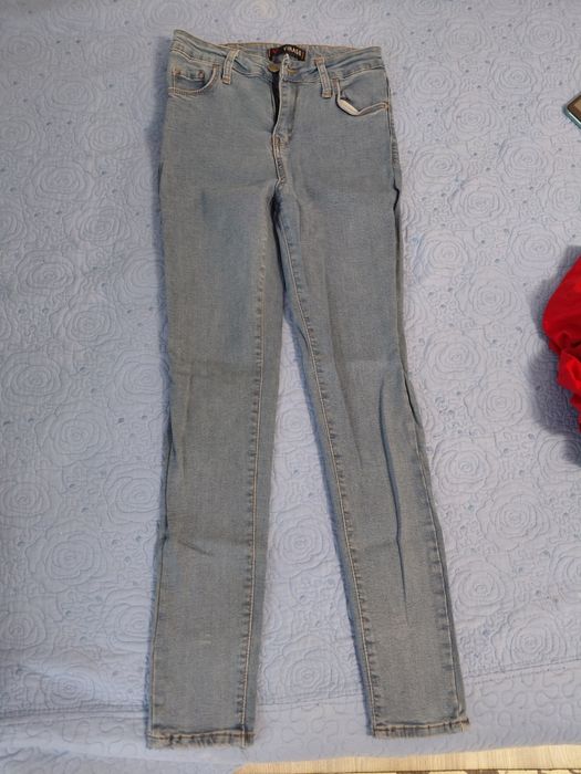 Blugi marimea 28