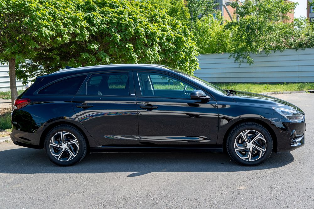 Hyundai i30 AUTOMAT • Diesel • Navi • Cameră • Încălzire scaune • Climatronic • Încălzire volan • Senzori parcare față/spate