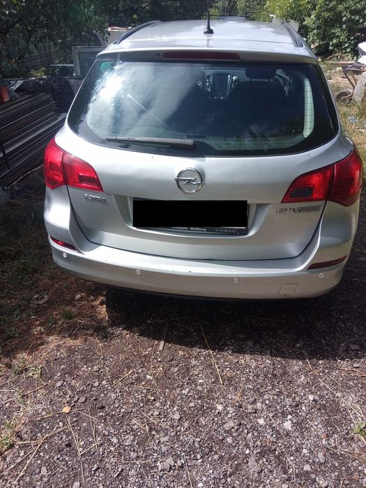 Opel Astra J Sport Tourer 2011