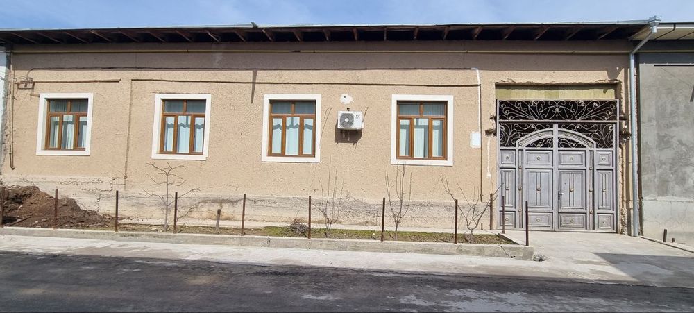 Srochni uy sotiladi 168.000$ kelishamiz  16 yillik chigʻatoy mahalla