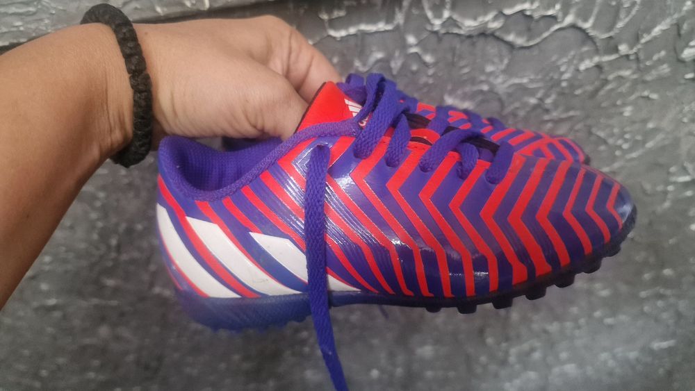Детски бутонки на Adidas