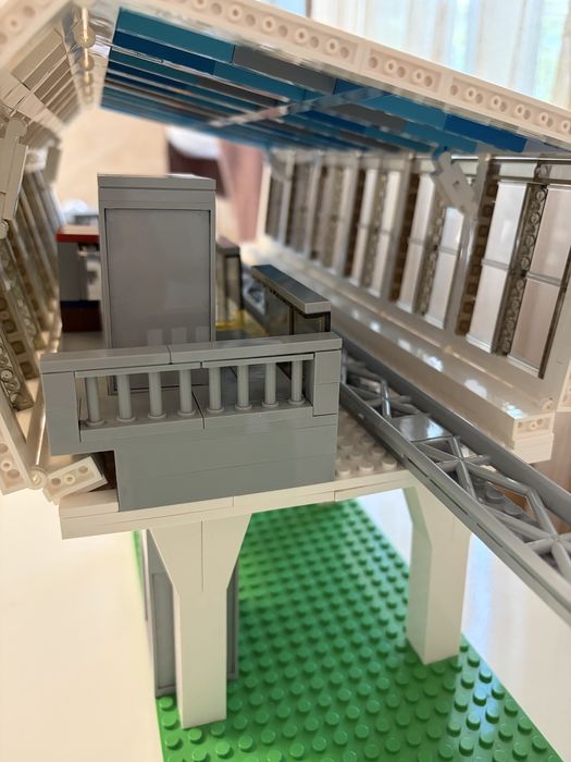 Mould King 12040 –  Express Light Rail Train