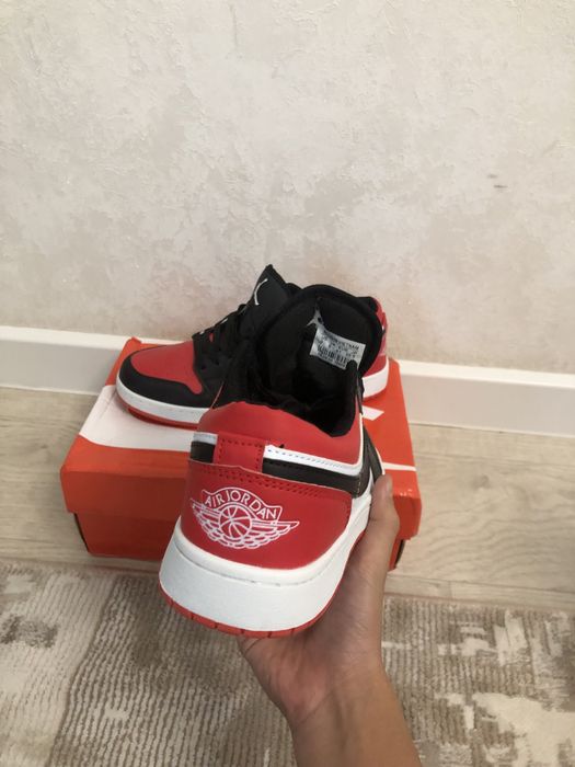 Найк джордан красный новый