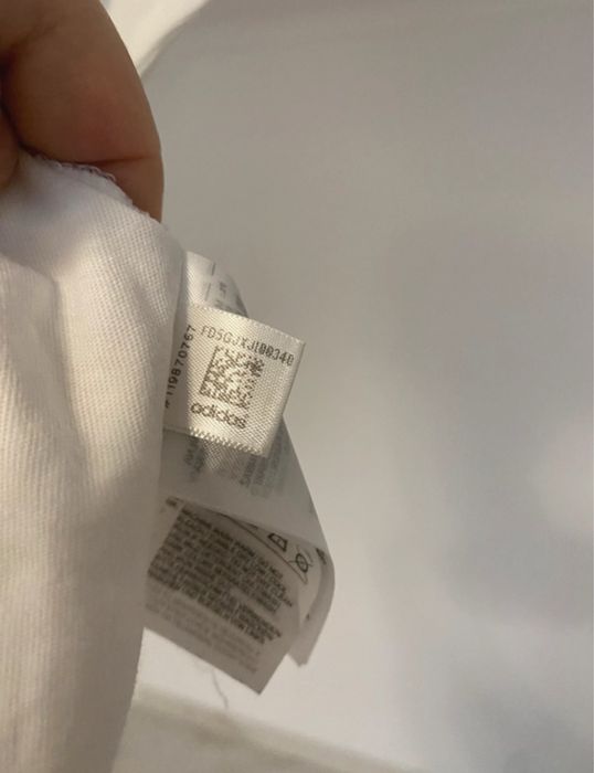 Tricou Adidas Originals alb cu detaliu plasă (mesh) si logo portocaliu