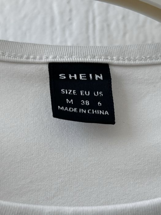 Къса бяла блуза