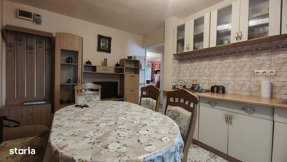 De vanzare apartament 2 camere,etajul1