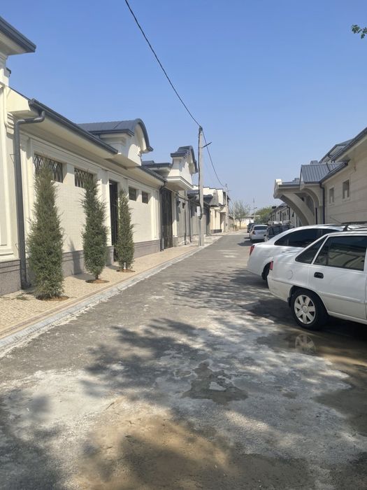 Ipakchilik evro maxalada yer sotiladi 7.5 sotix 2ta kochaga qaragan