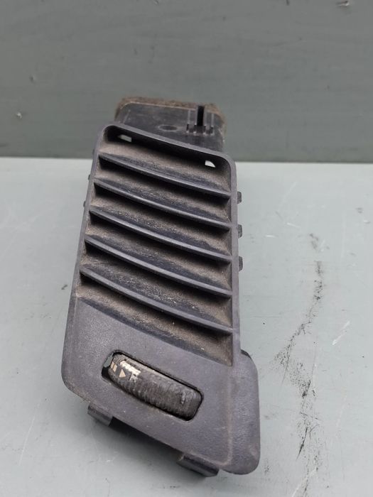 Grila ventilatie bord stanga A 906 830 02 54 Mercedes-Benz Sprinter